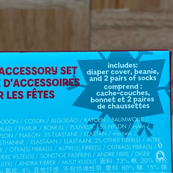 NEW Disney Holiday Accessory Set Baby 0-6 Months Diaper Cover Beanie Socks - Picture 7 of 8